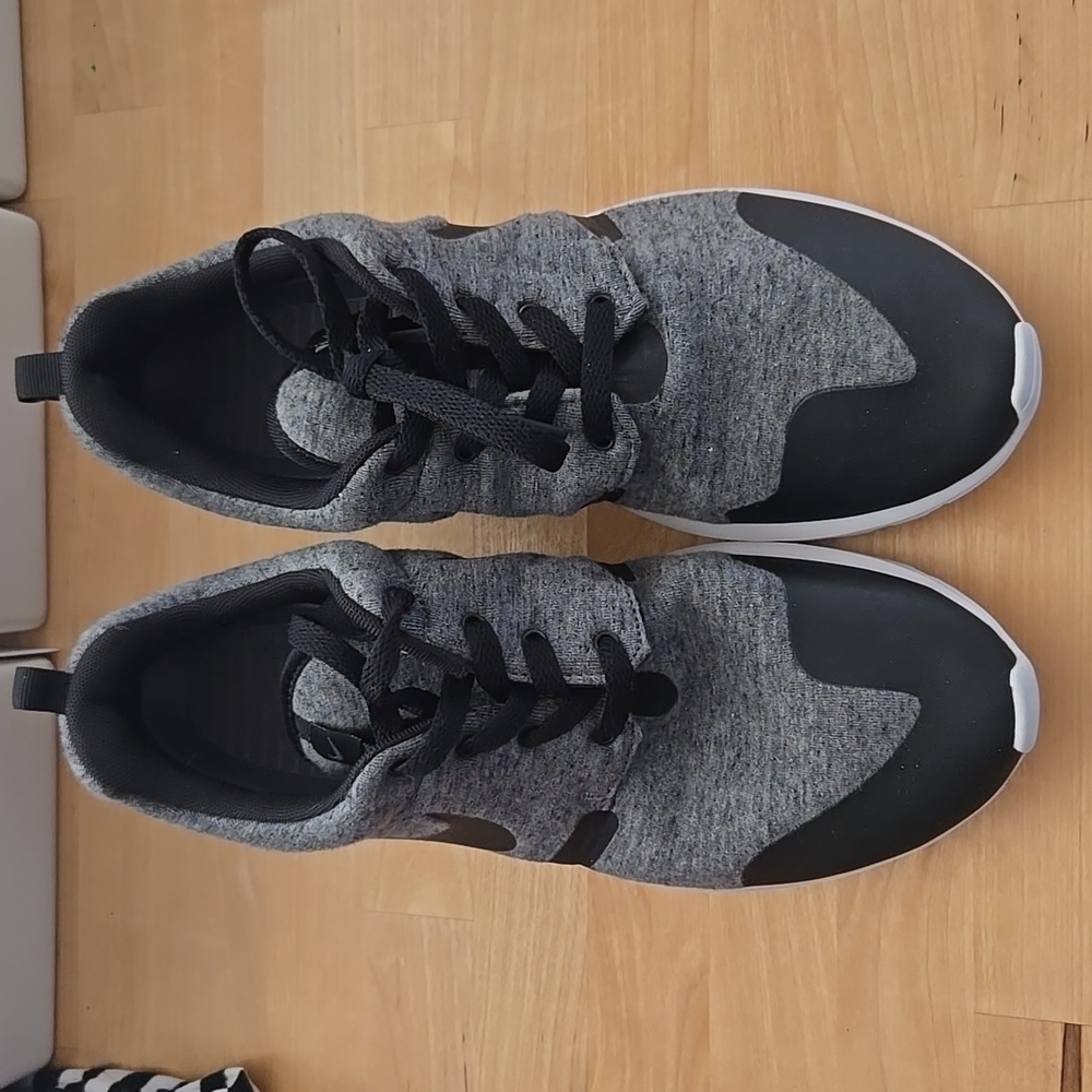 Nike Roshe Run Tech Fleece Women's 8.5